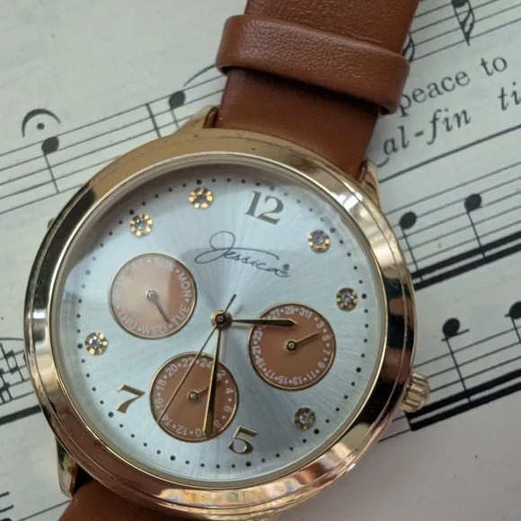 Brown Leather Strap Quartz Watch - Picture 8 of 11